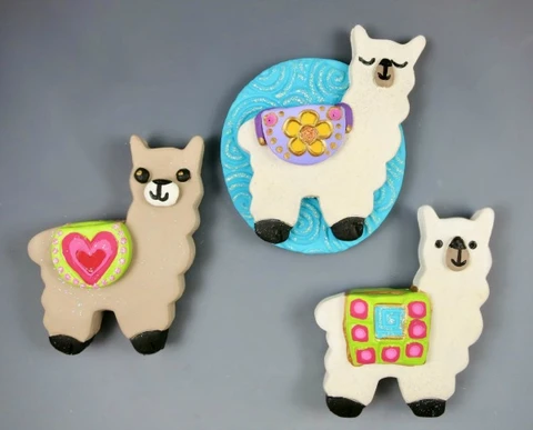 Make these adorable air dry clay llamas! Use Activ-Clay air dry clay to create this wonderful project.